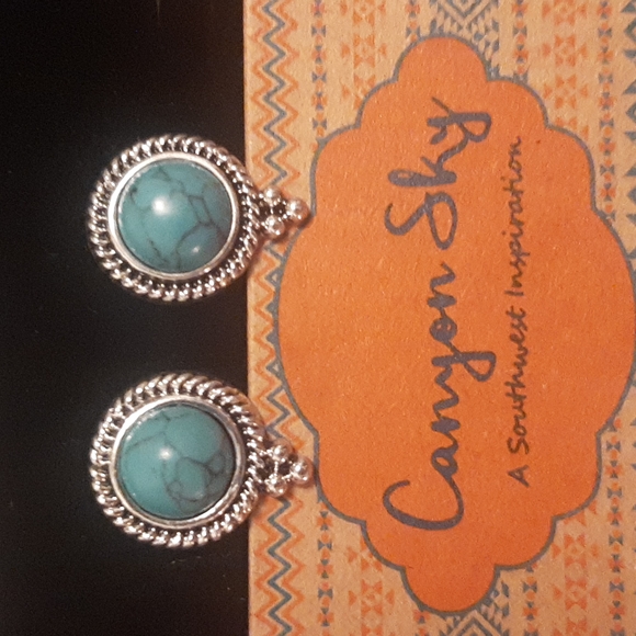 New stud esrings blue turquoise stone centered silver plated tribal aztec mayan - Picture 1 of 2